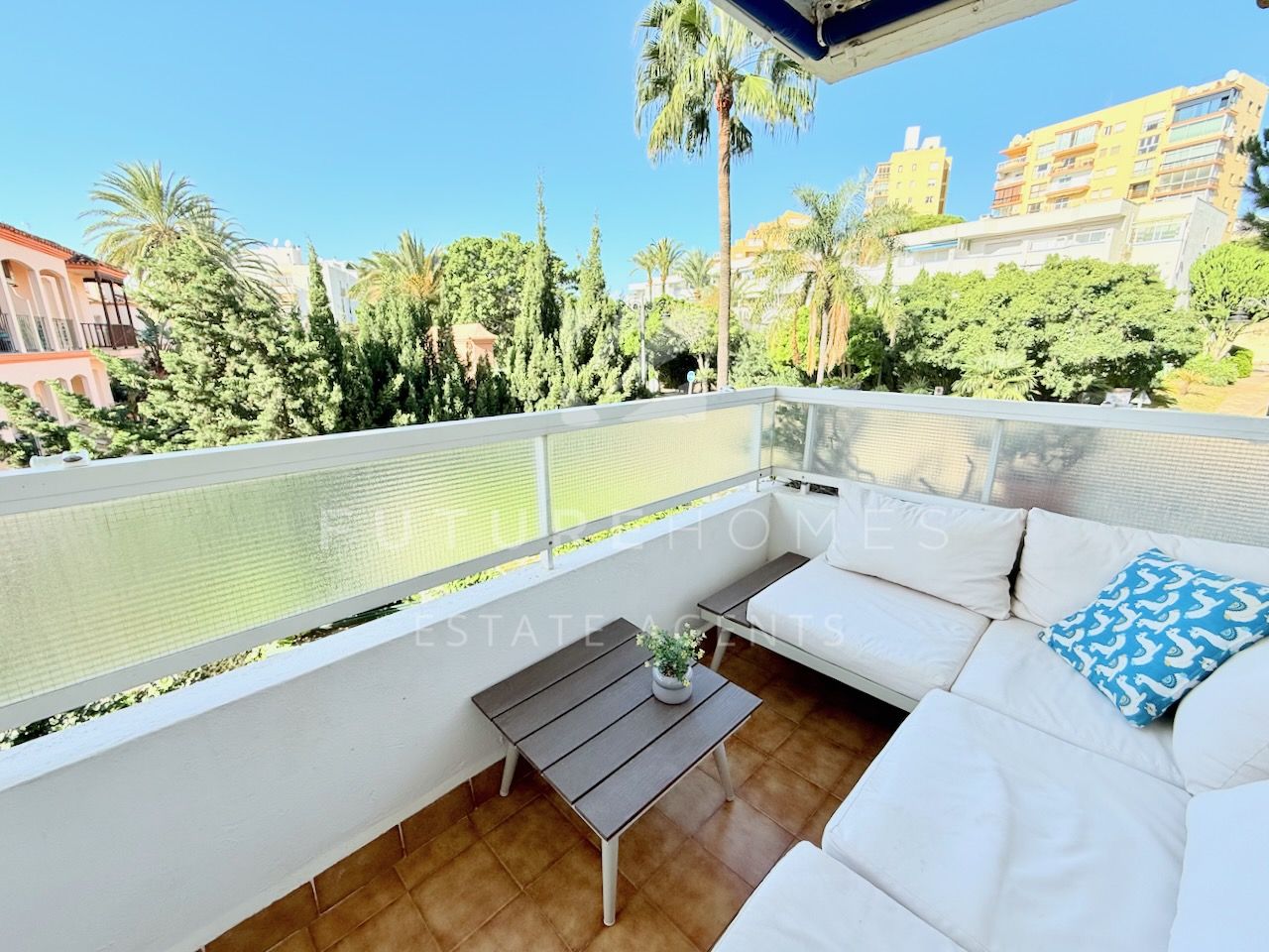 Spacious and bright apartment located in the heart of ESTEPONA PORT