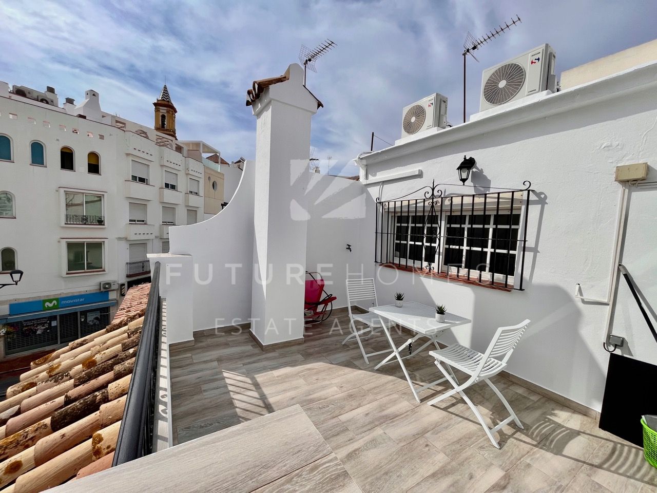 Townhouse for sale in the heart of Estepona old town with business premises included! 