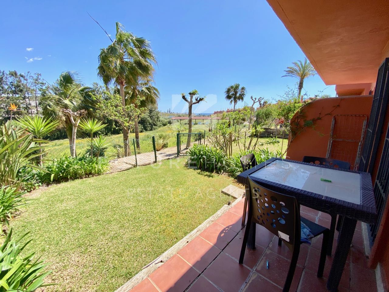 Apartamento con jardin en venta en Costa Galera, Estepona
