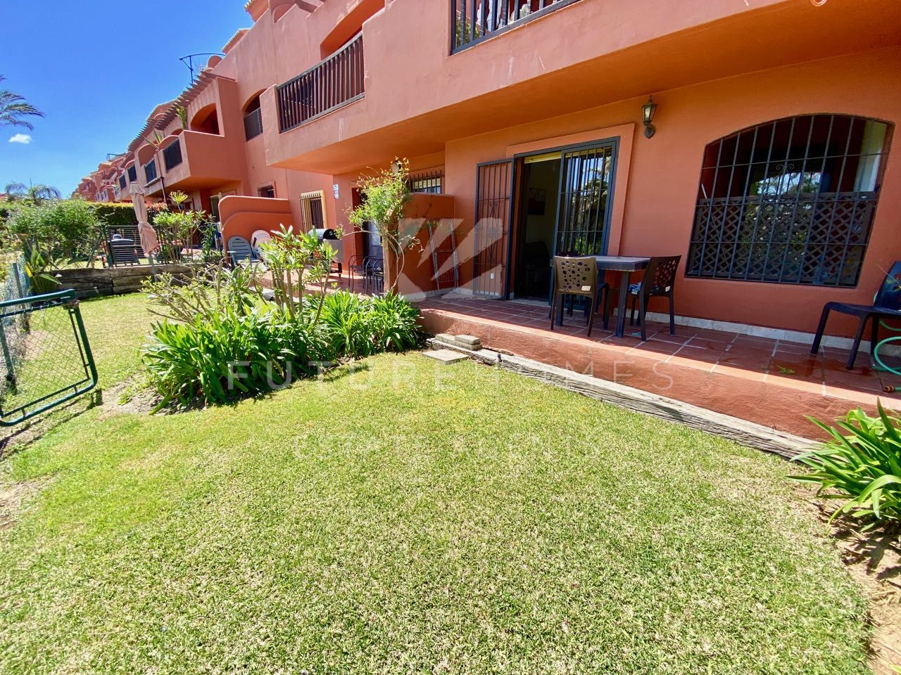 Apartamento con jardin en venta en Costa Galera, Estepona