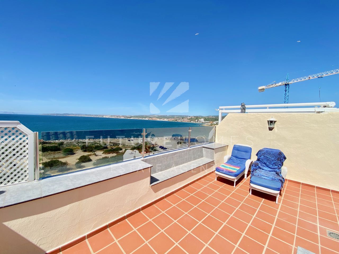 Fantastic frontline beach penthouse duplex with incredible sea views in Estepona