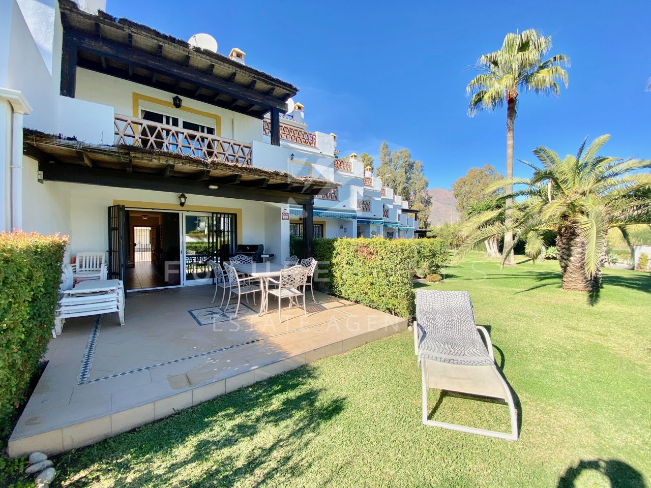 Town House  for sale in  Estepona Playa