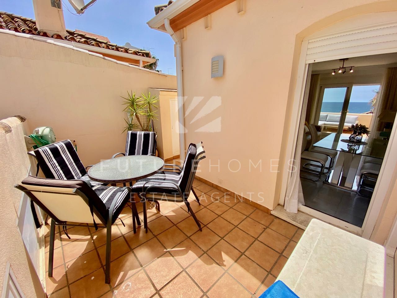 Penthouse for sale in Belgravia Club Estepona with sea views