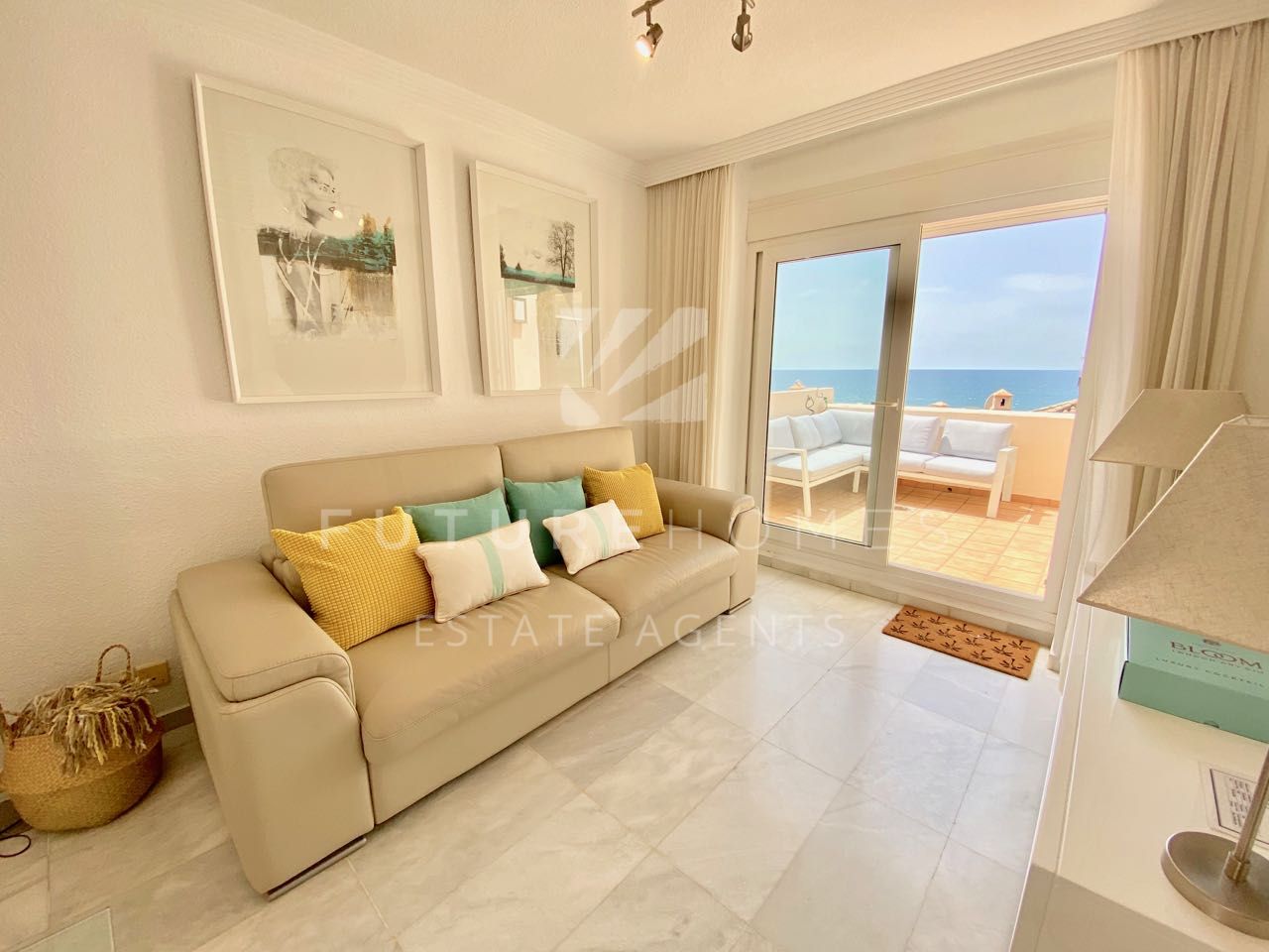 Ático a la venta en Belgravia Club Estepona con vistas al mar