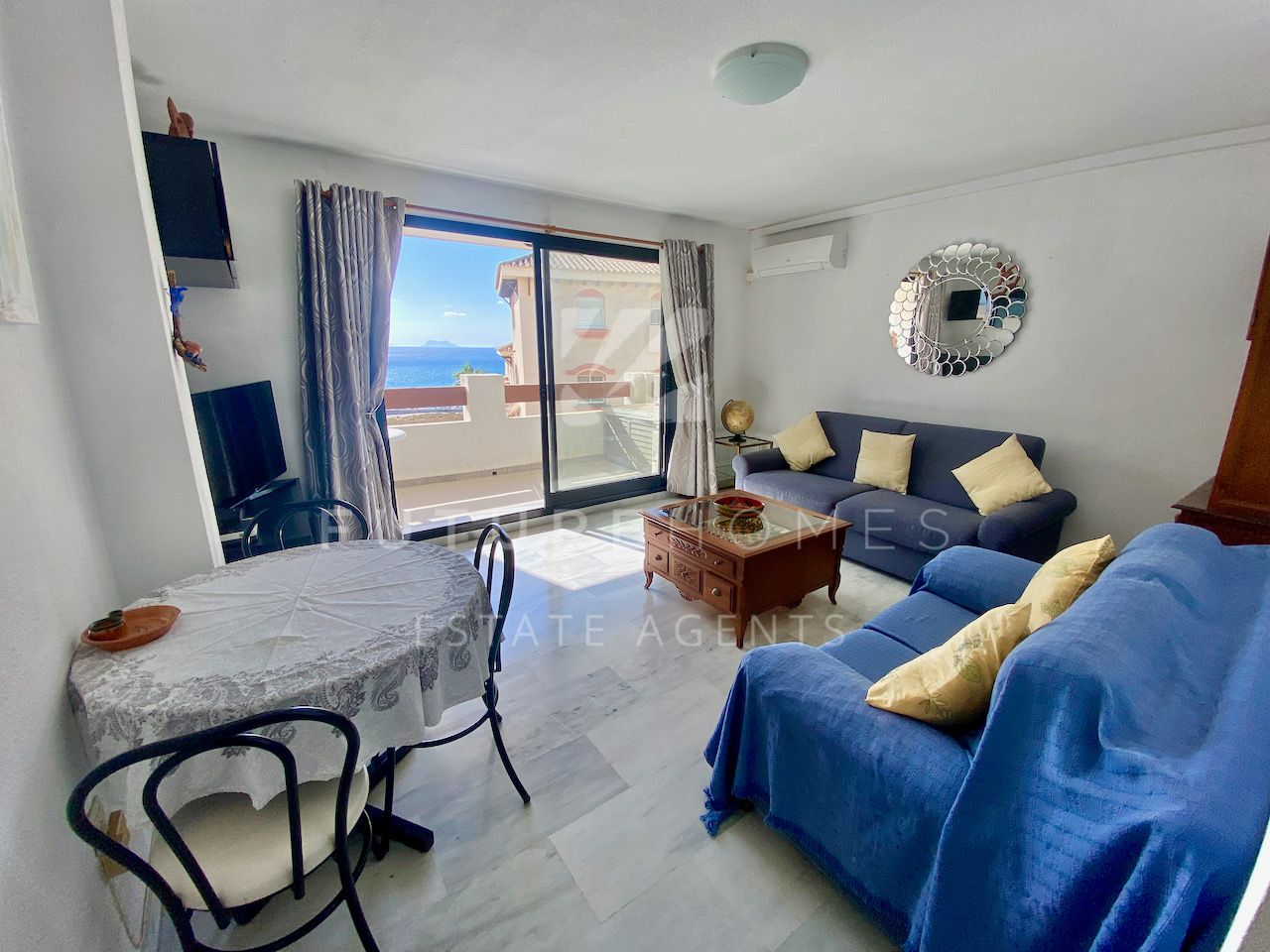 Super renovated apartment next to Estepona port and beaches.