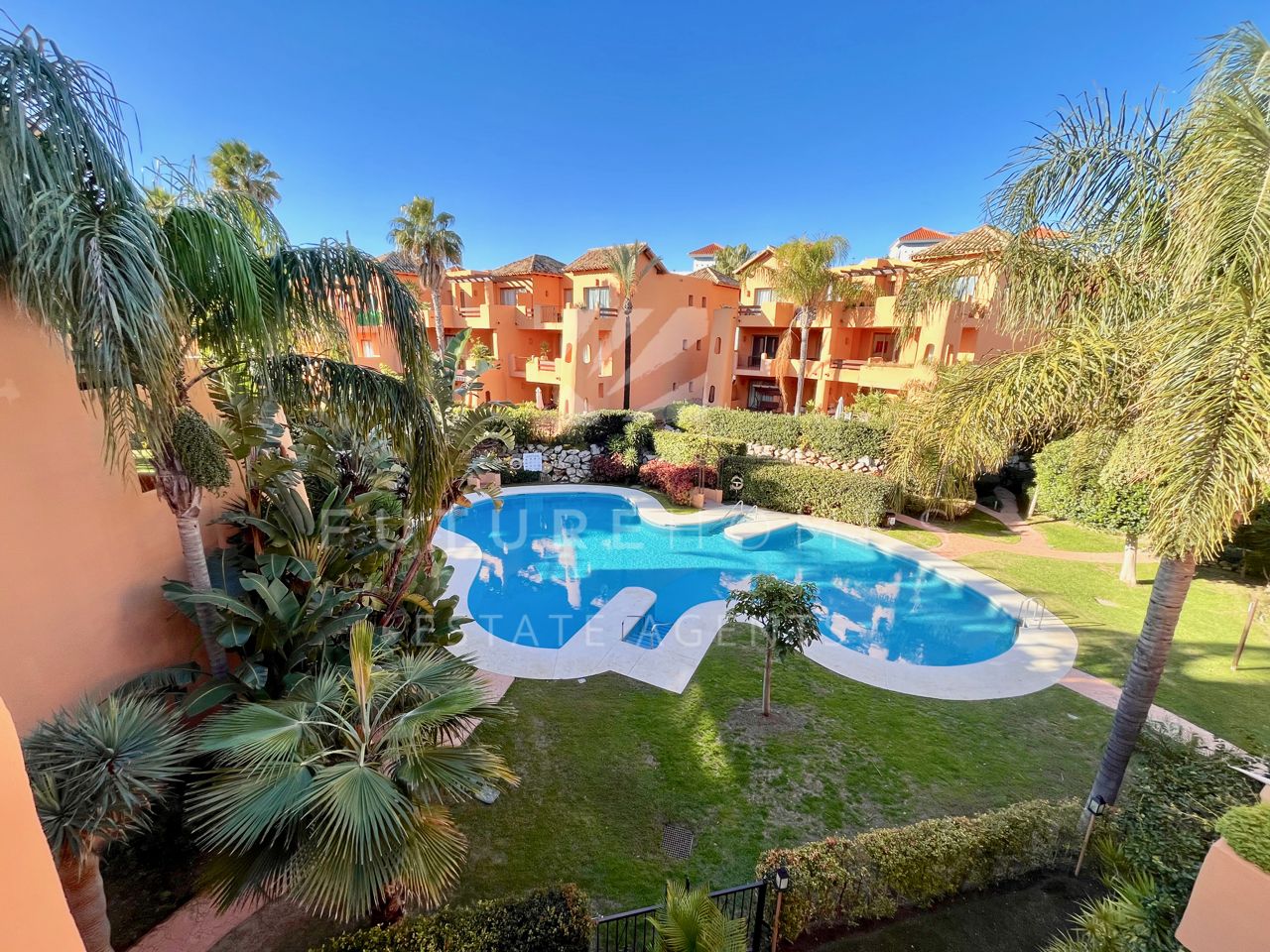 Atico en EL RETIRO DE BEL AIR, entre Estepona y Puerto Banus.  Fabuloso oportunidad!