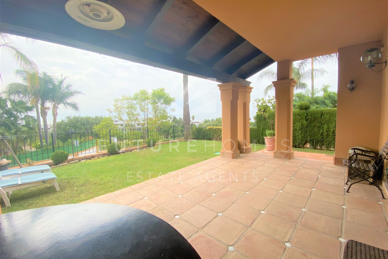Beautiful semi-detached house with excellent sea views in Seghers Estepona!