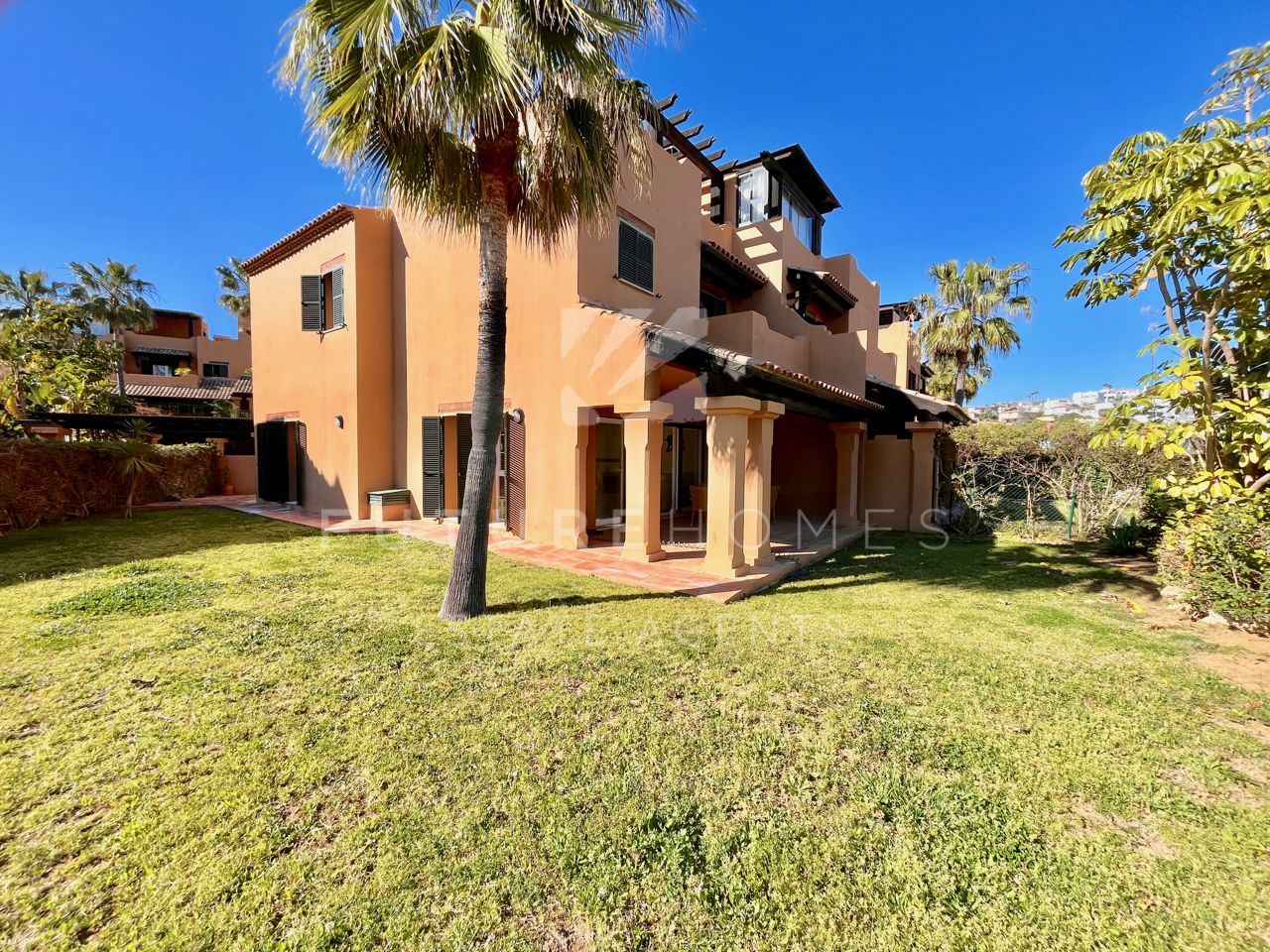 Fantastica casa adosada en venta en la zona de Seghers, Estepona