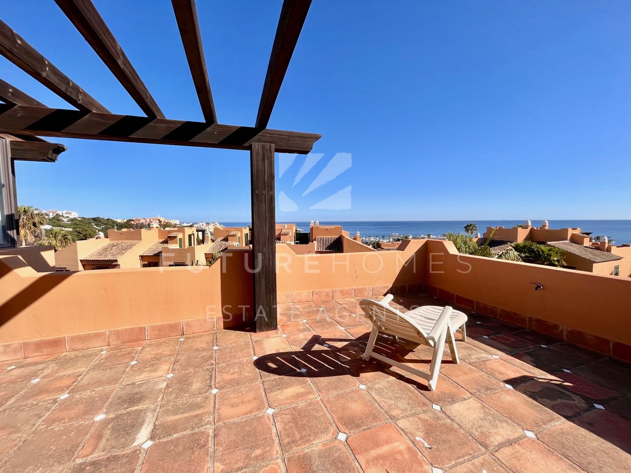 Fantastic corner townhouse for sale in the highly sought after area of Seghers, Estepona