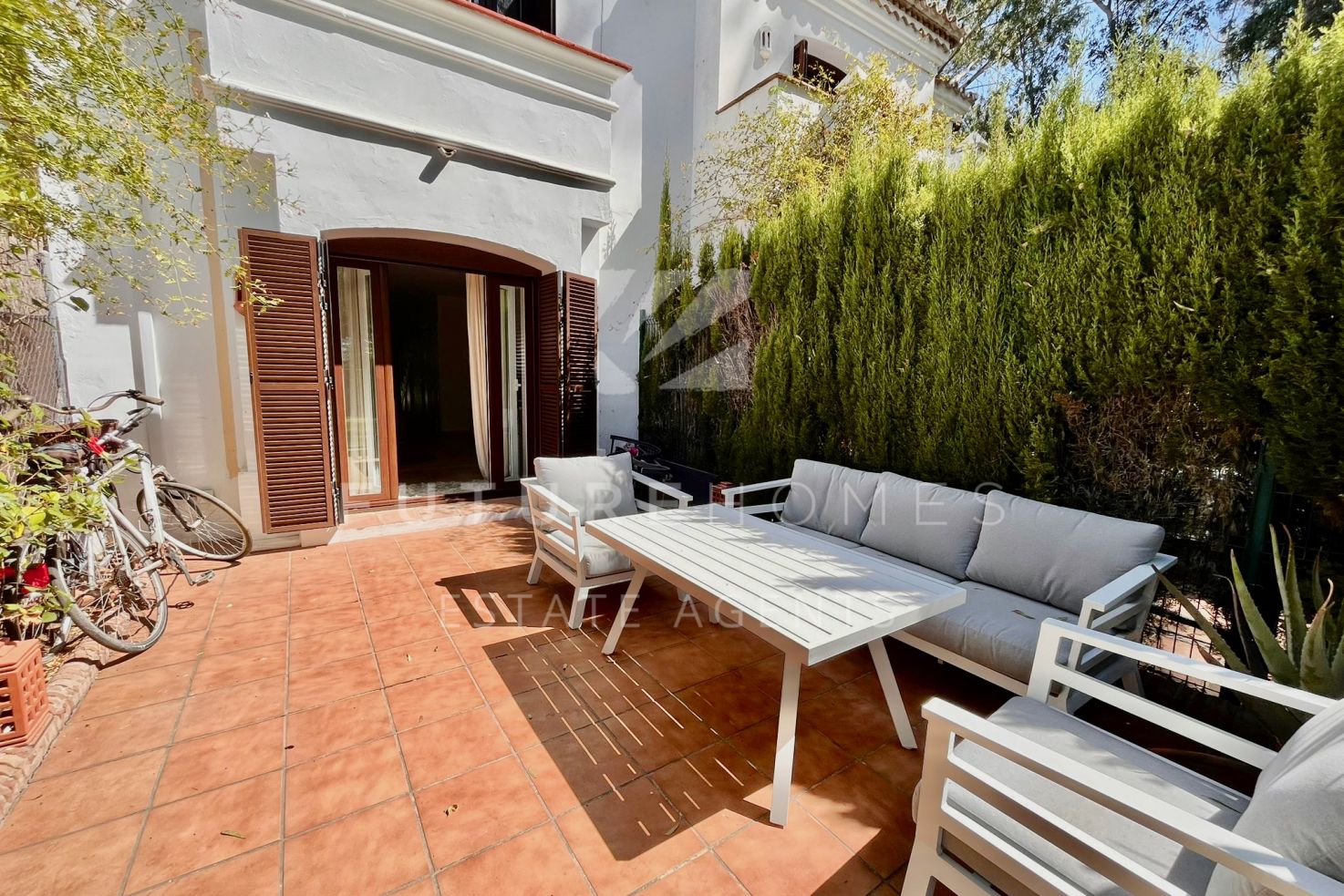 Location, location, location! Immaculate townhouse for sale metres from the beach and the coastal path in Estepona!