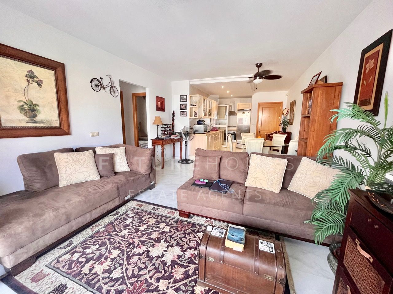 Modern top floor apartment with private parking metres away from Estepona beach and town centre
