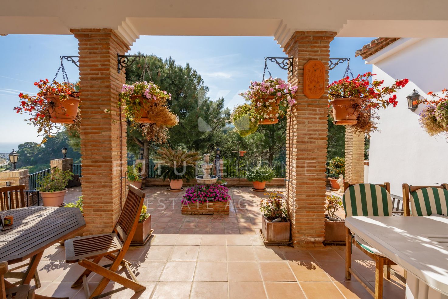 Villa  en venta en  Los Reales - Sierra Estepona