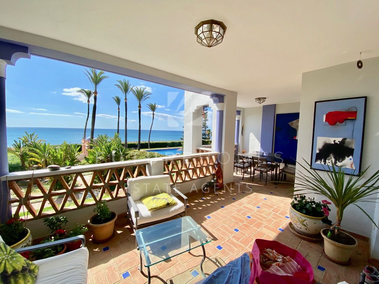 Fantastic front line beach apartment in La Perla de la Bahia!