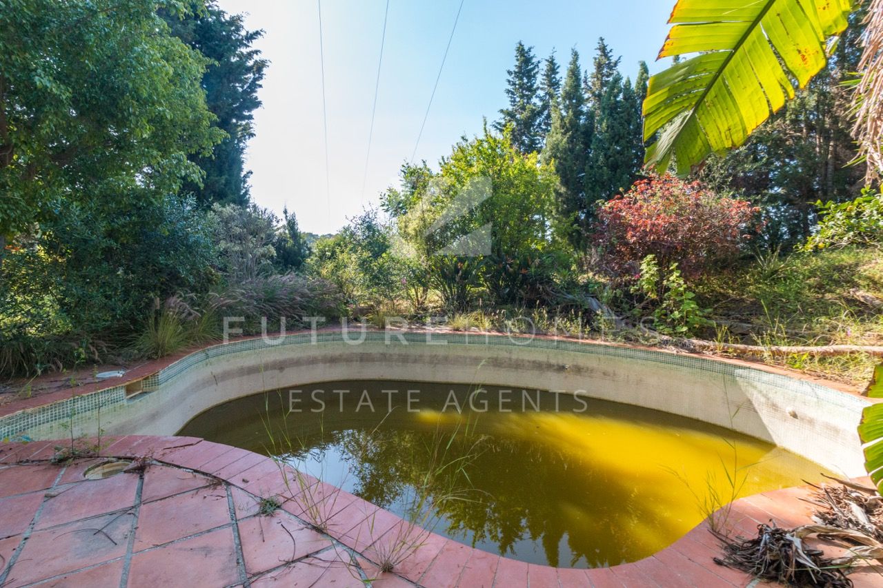 Villa  for sale in  Los Reales - Sierra Estepona