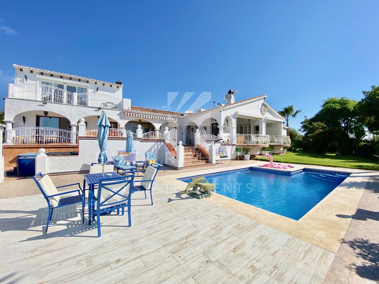Beautiful rustic style villa for sale just 1km from Estepona town centre 