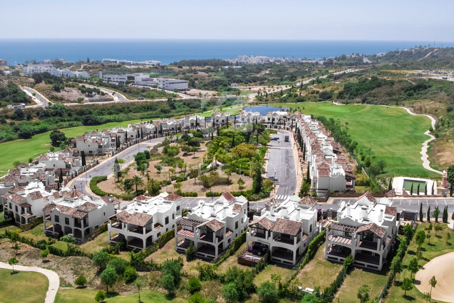 Detached villas for sale in Estepona just 1km from the beach and boardwalk 