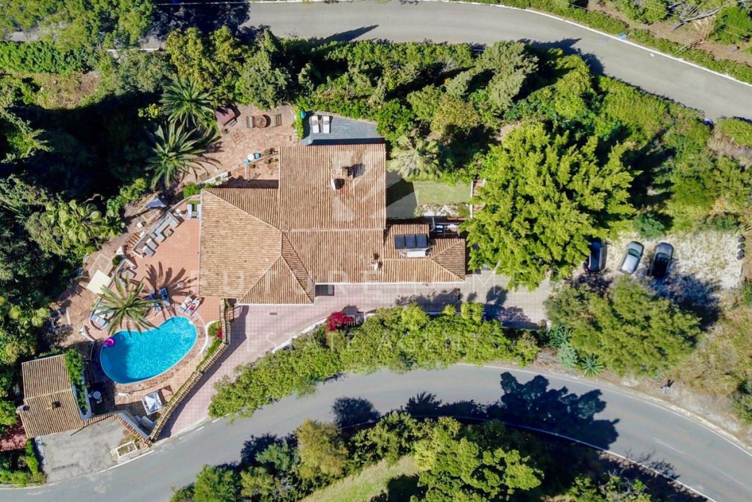 Preciosa villa independiente de estilo andaluz a solo tres minutos de Puerto Banús, Marbella