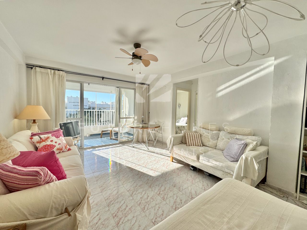 Exclusive listing! Sunny one bedroom apartment with sea views in the Estepona marina