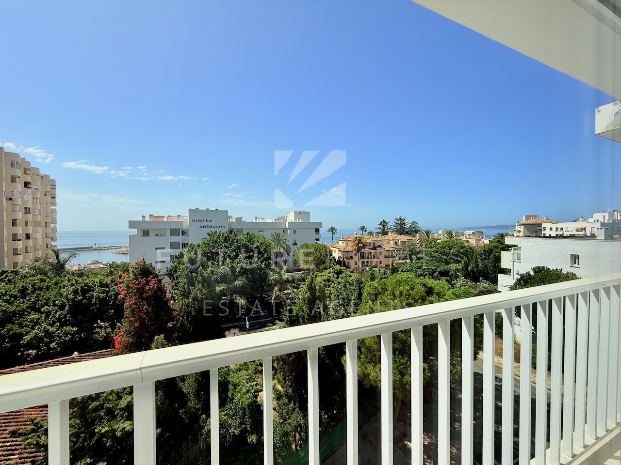 Exclusive listing! Sunny one bedroom apartment with sea views in the Estepona marina