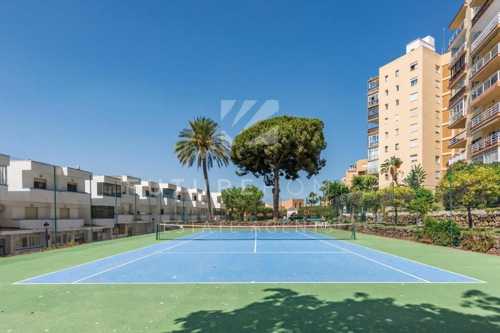 Exclusive listing! Sunny one bedroom apartment with sea views in the Estepona marina