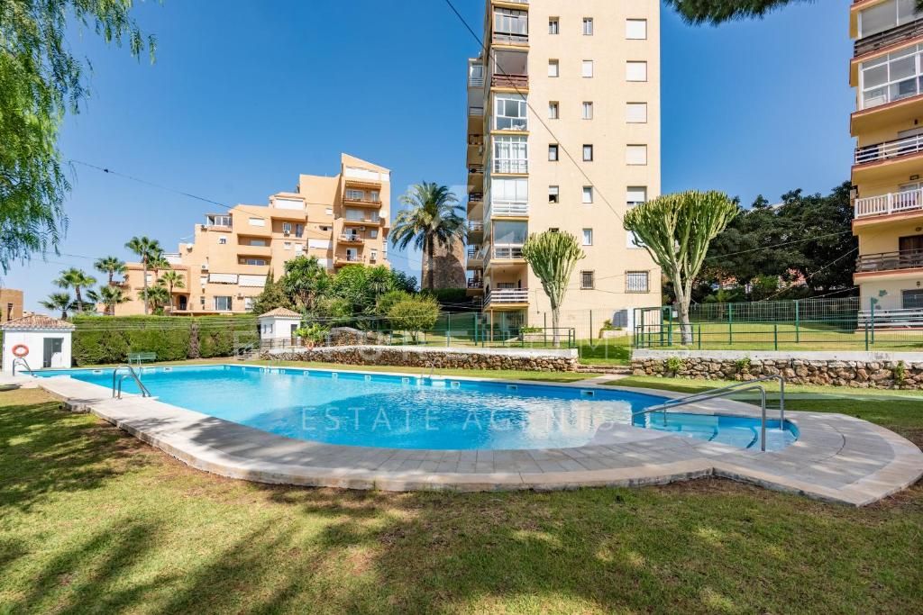En exclusiva! Propiedad en venta en el corazon del puerto de Estepona con vistas abiertas