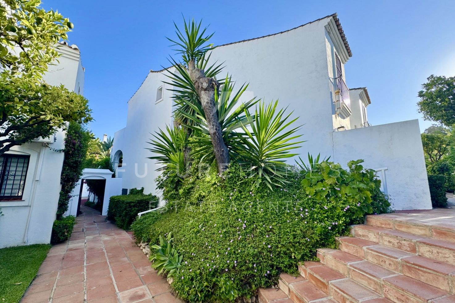 Exclusive listing! Spacious townhouse with private garden in one of the best locations in Estepona town!