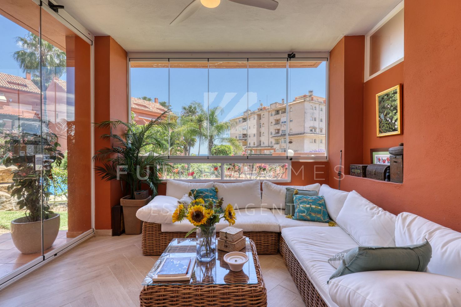 Spacious and renovated 2 bedroom apartment next to Estepona Port!