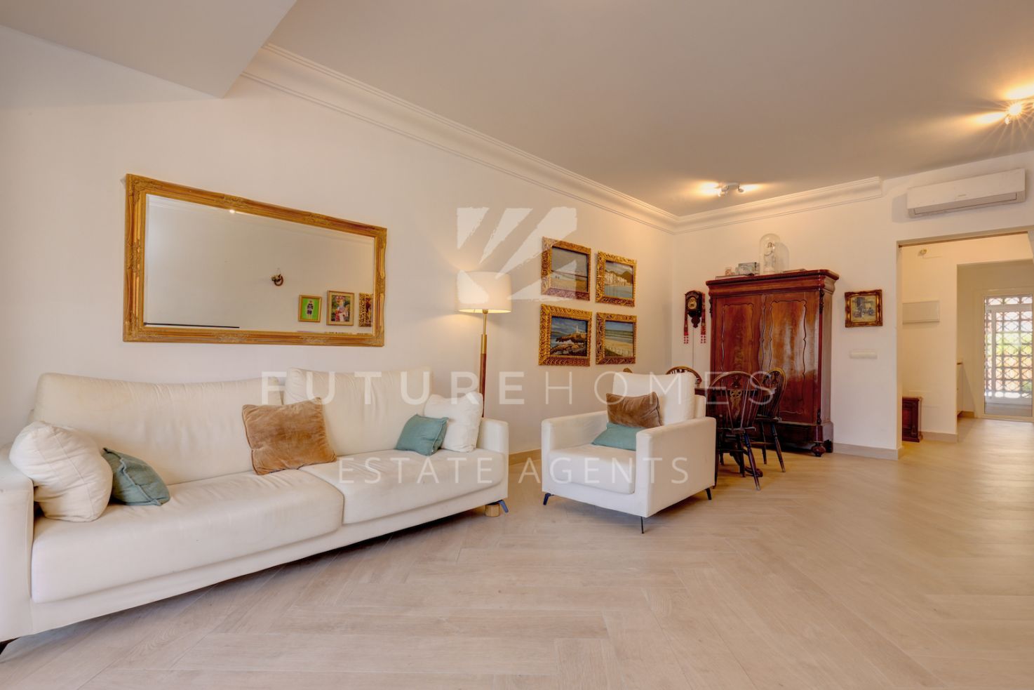 Spacious and renovated 2 bedroom apartment next to Estepona Port!