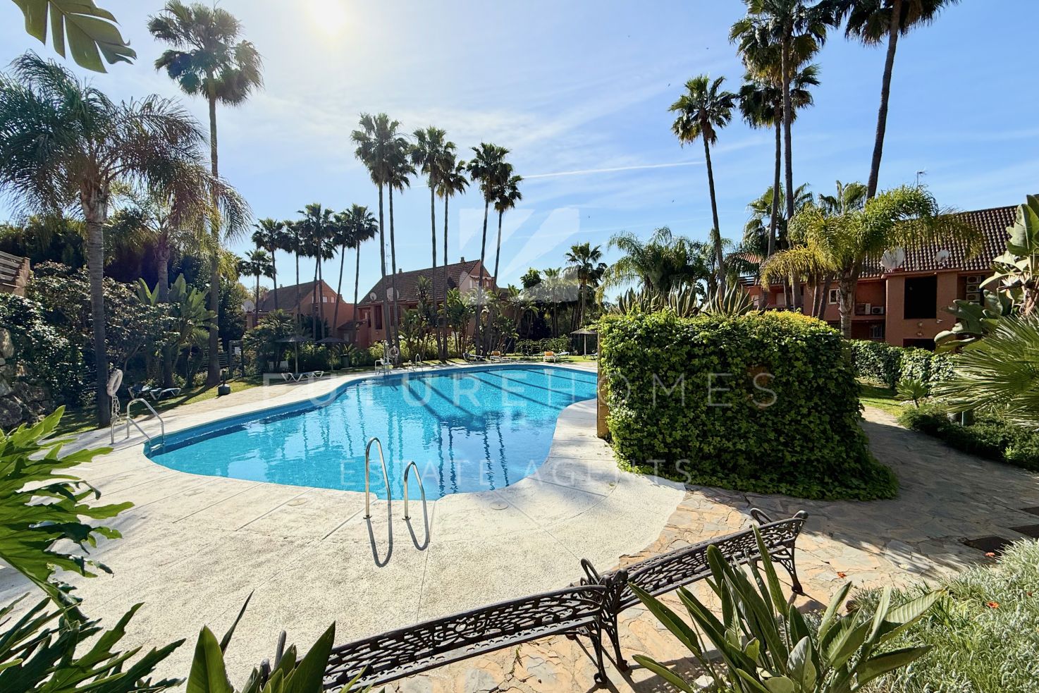 Spacious and sunny duplex penthouse for sale in Casares Playa
