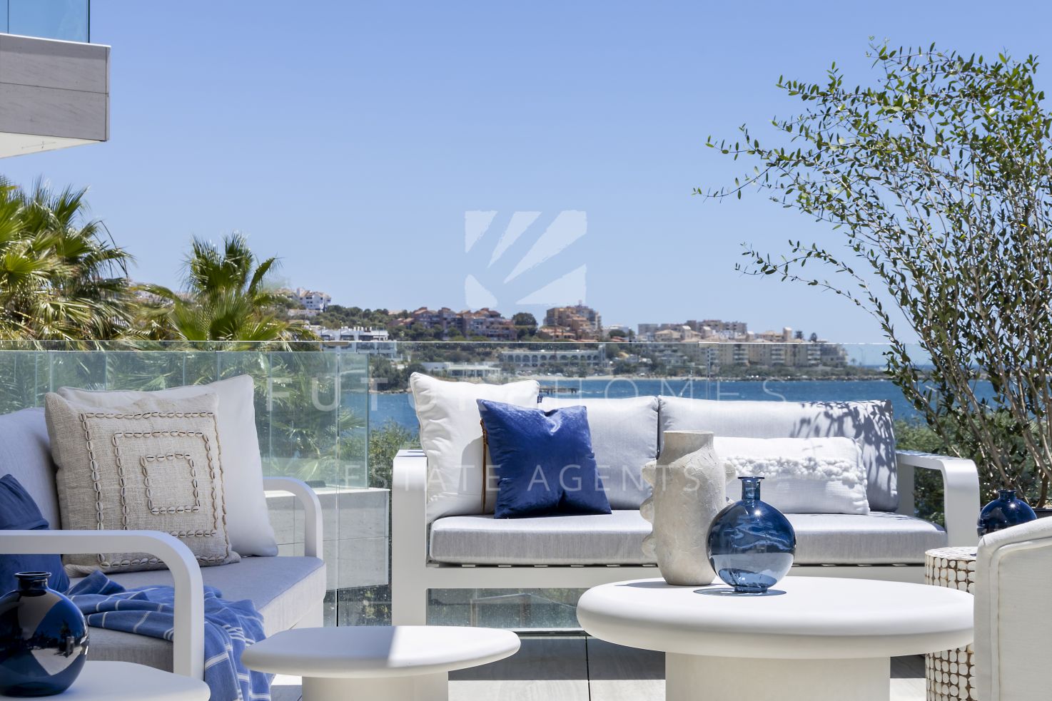 Apartamento  en venta en  Estepona