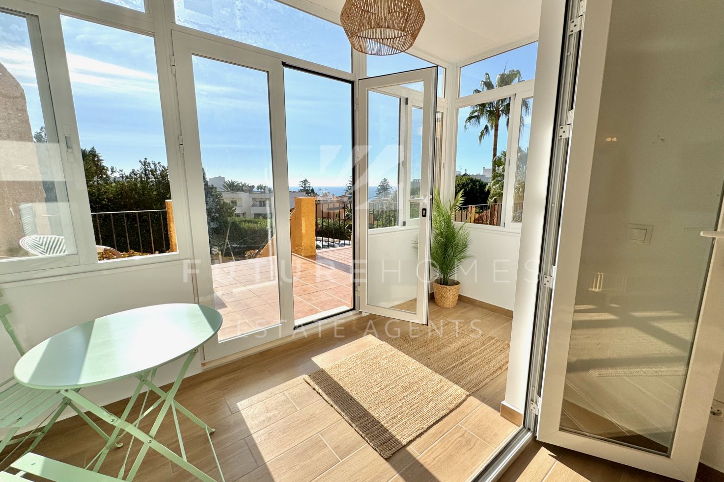 Fully renovated apartment with sea views next to Estepona marina