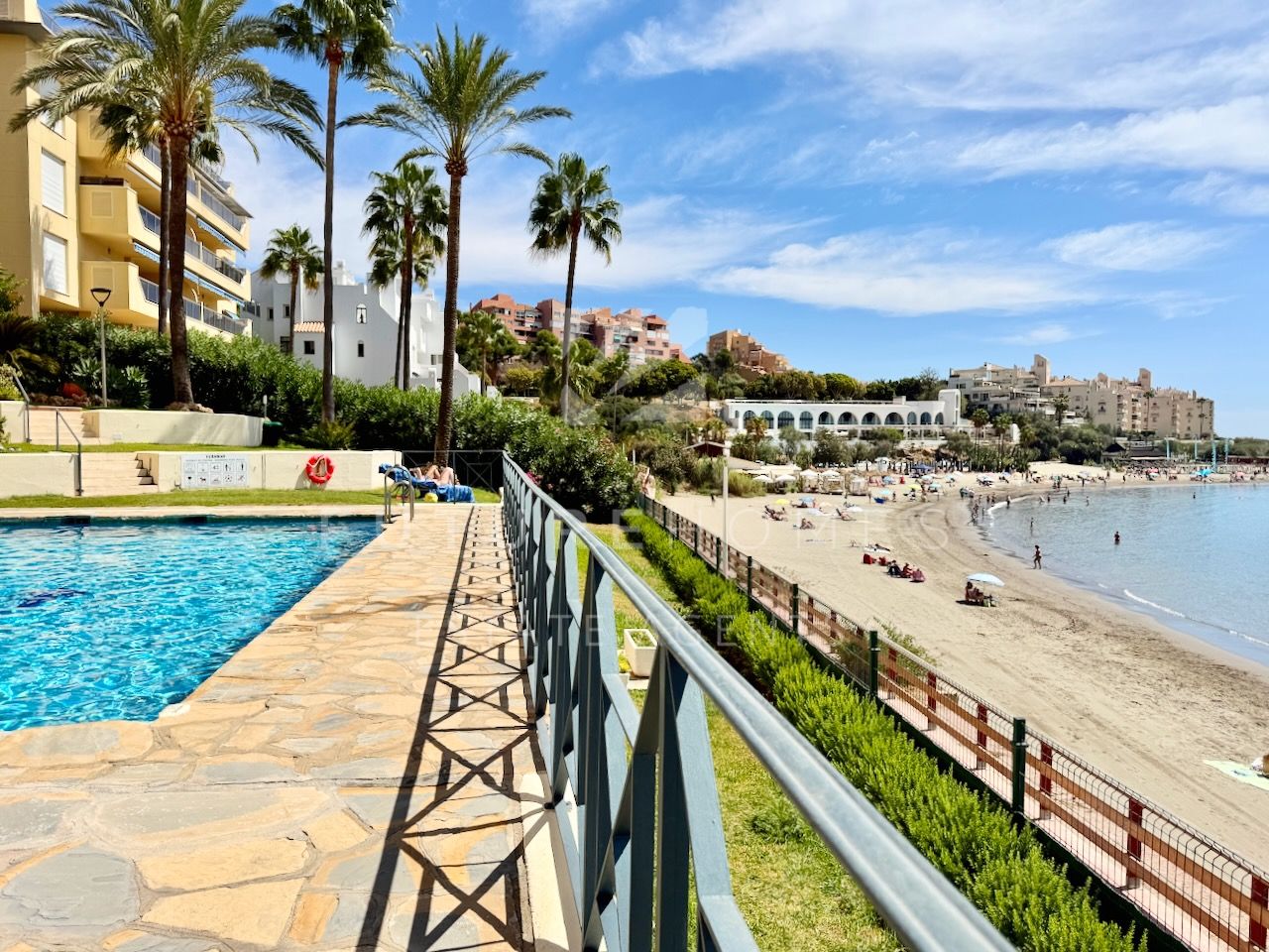 Beachside stylish apartment within walking distance of Estepona port and town centre