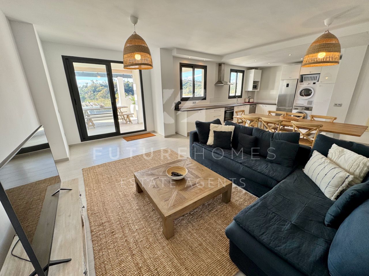 Immaculate duplex penthouse for sale in Arroyo Vaquero, Estepona