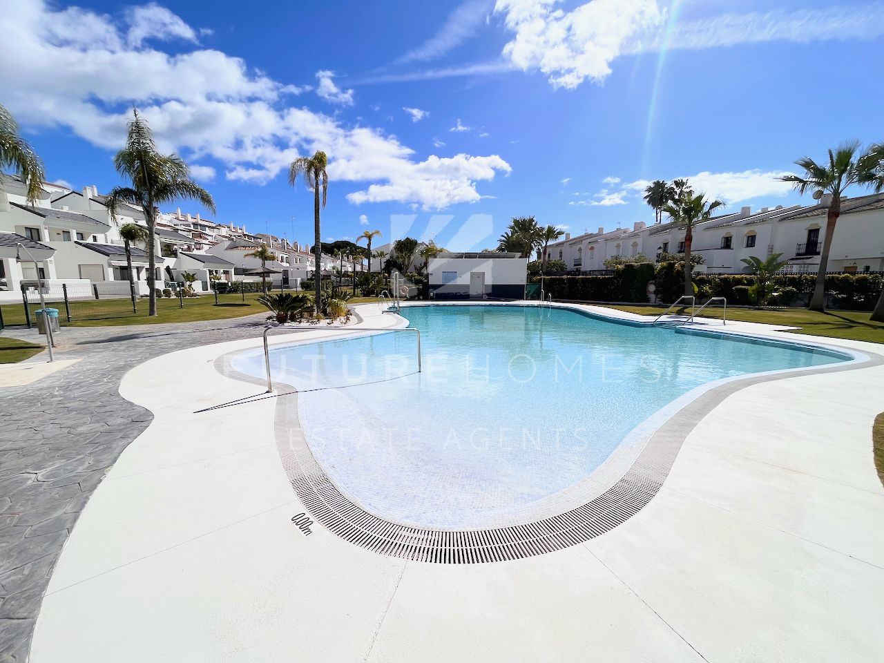 Immaculate duplex penthouse for sale in Arroyo Vaquero, Estepona