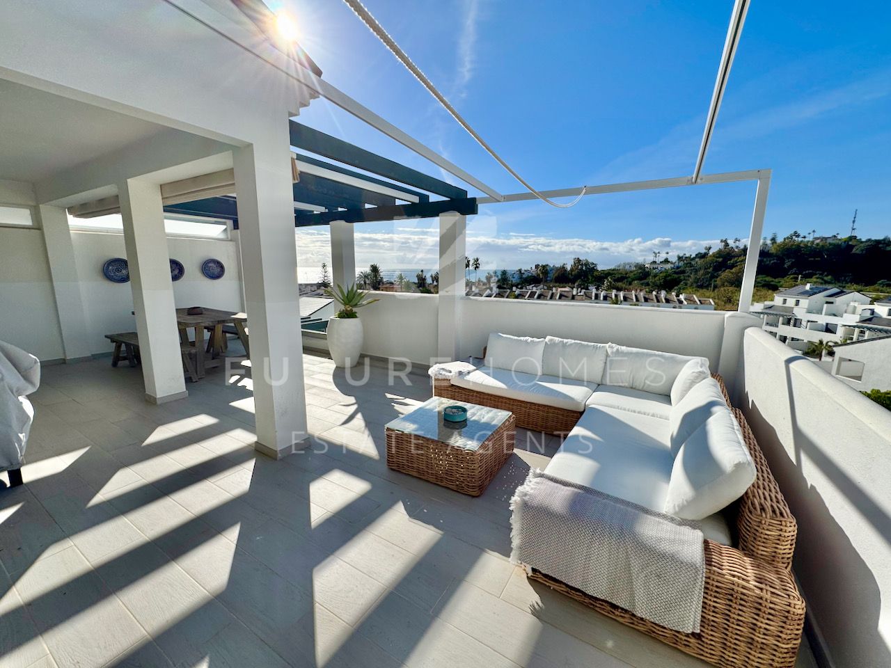 Immaculate duplex penthouse for sale in Arroyo Vaquero, Estepona