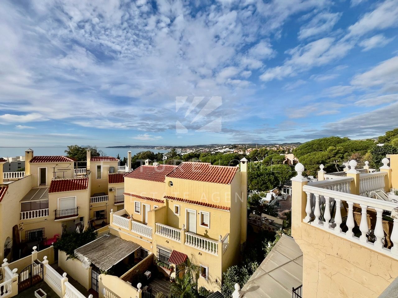 Adosada a la venta en Seghers, Estepona. Vistas al mar y ubicación inmejorable