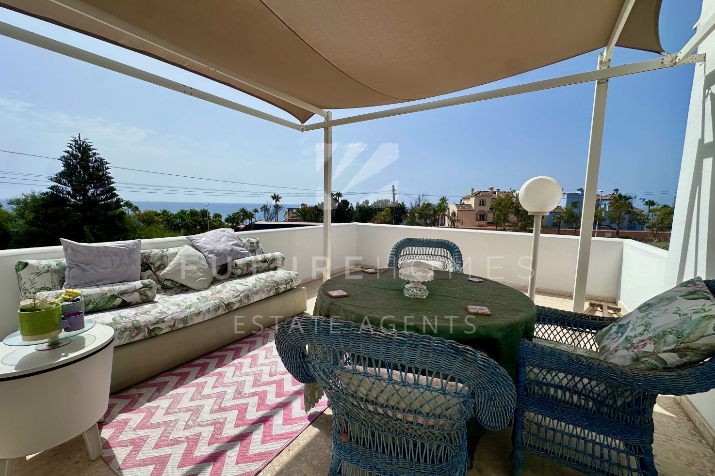 Casa independiente de 2 dormitorios en Bahía de Casares con vistas al mar