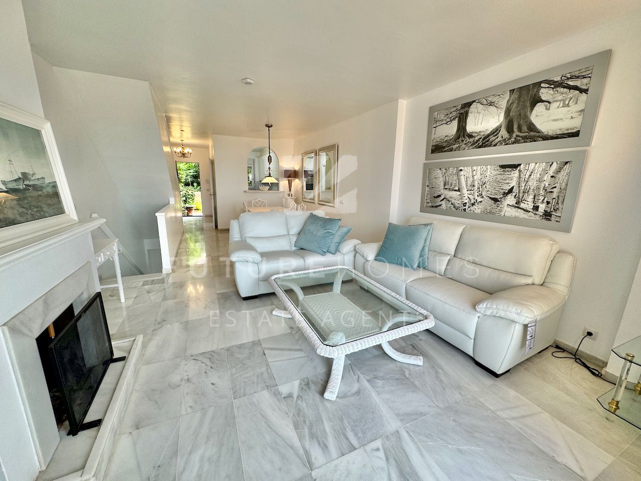 Townhouse for sale in Belgravia Club Estepona with great sea views!