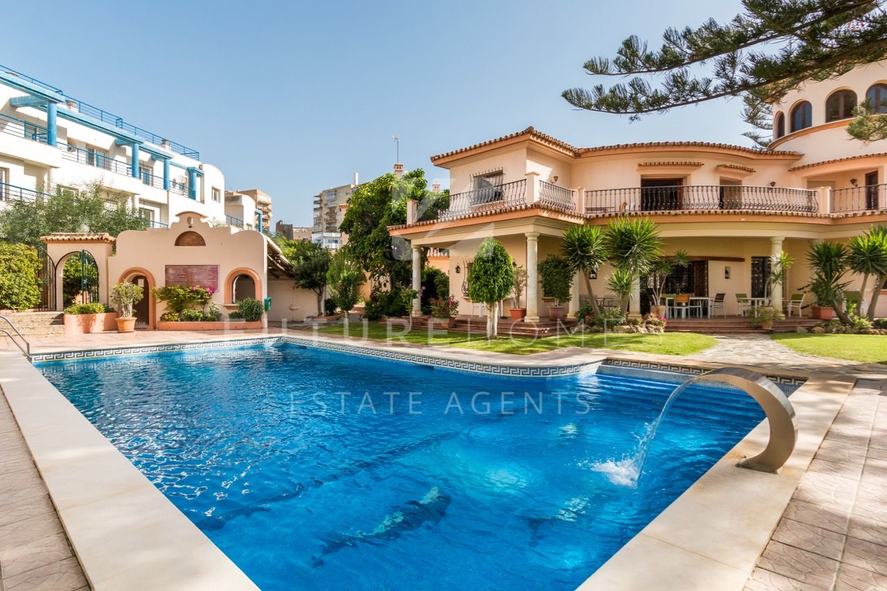 Townhouse for sale in Belgravia Club Estepona with great sea views!