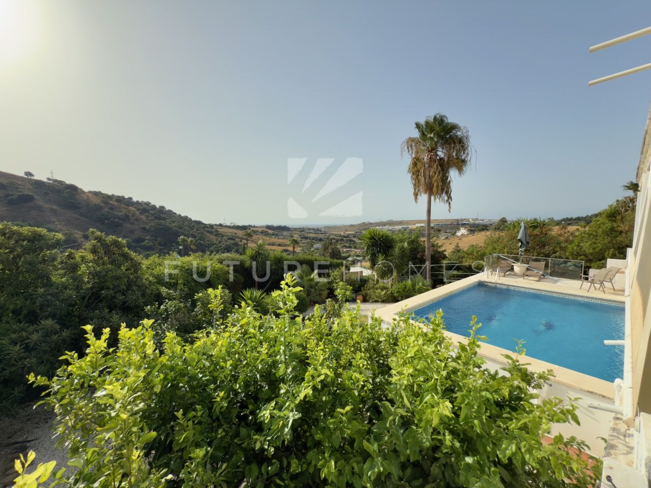 Modern detached villa only 2km from Estepona town centre.
