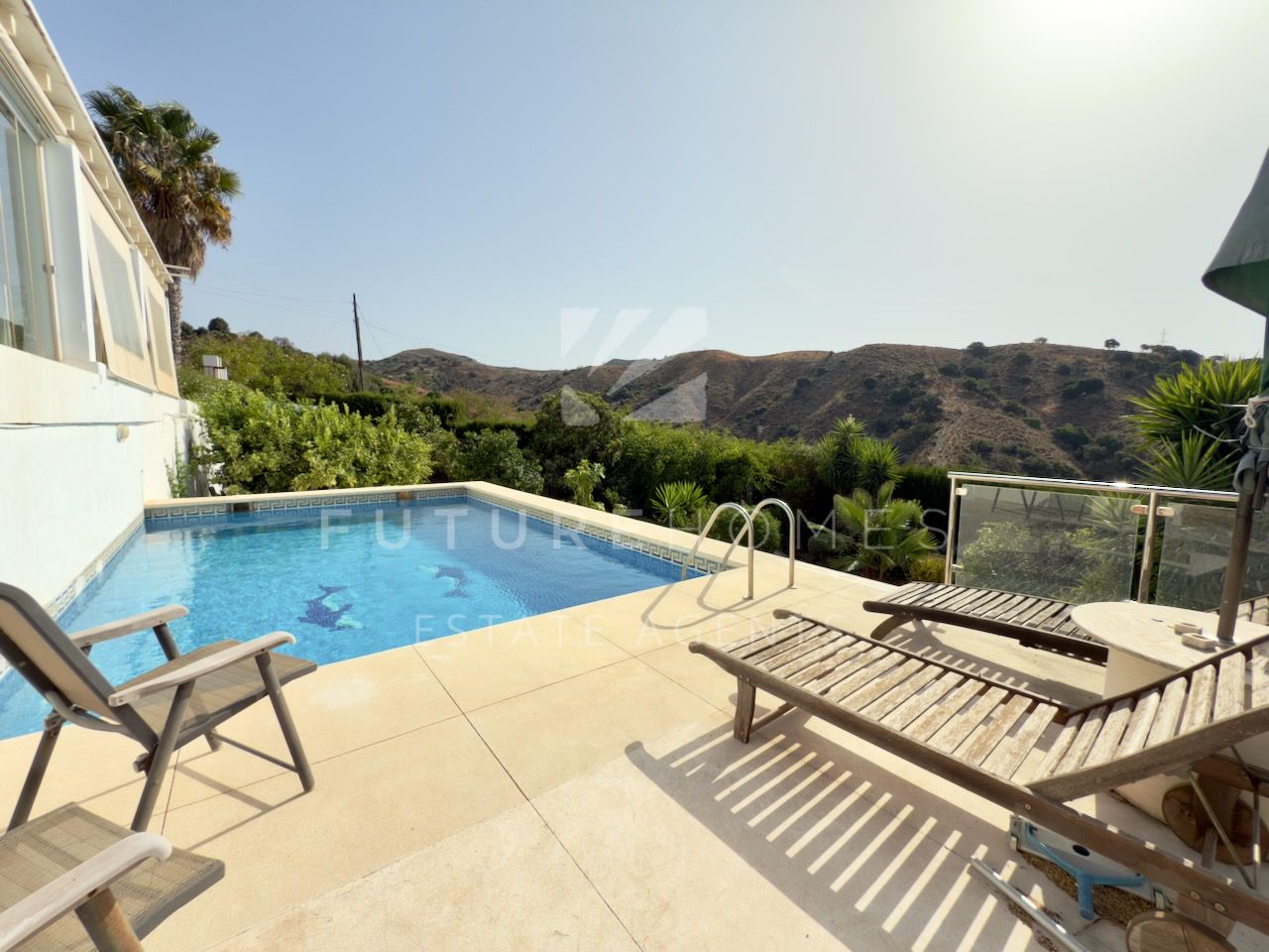 Modern detached villa only 2km from Estepona town centre.