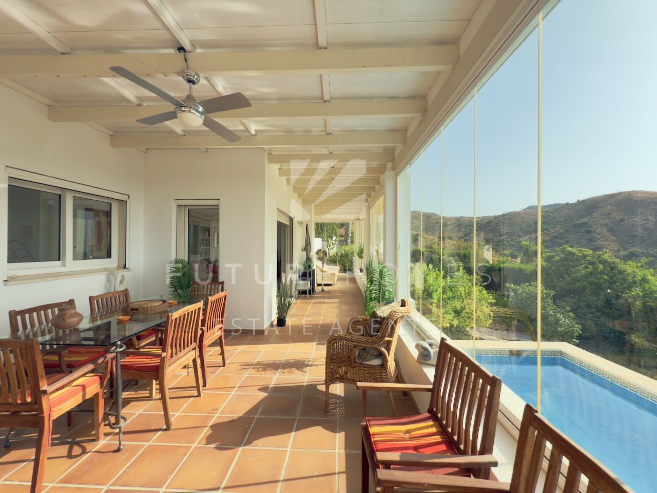 Modern detached villa only 2km from Estepona town centre.