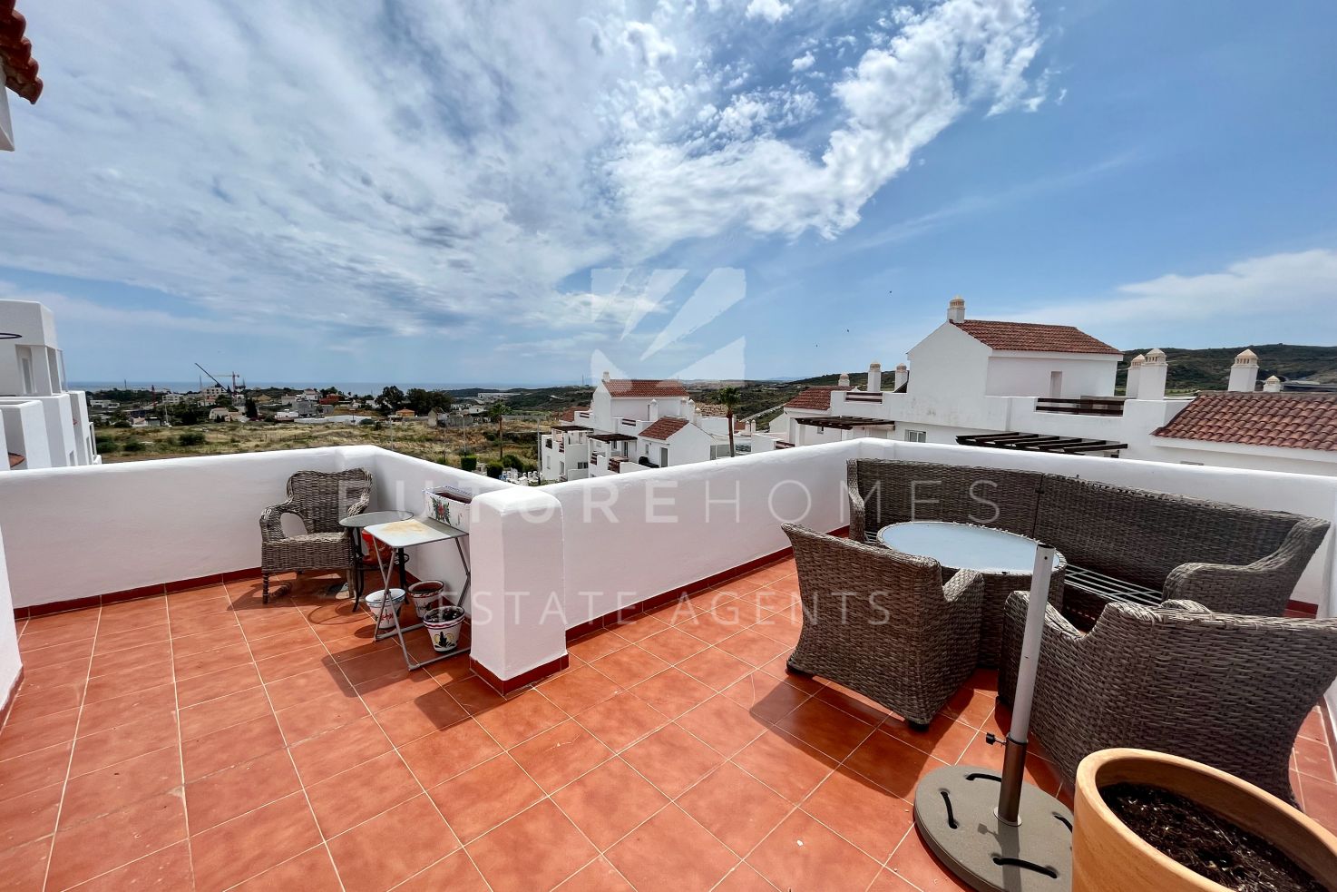 Luminoso ático con terraza en planta con bonitas vistas al mar!