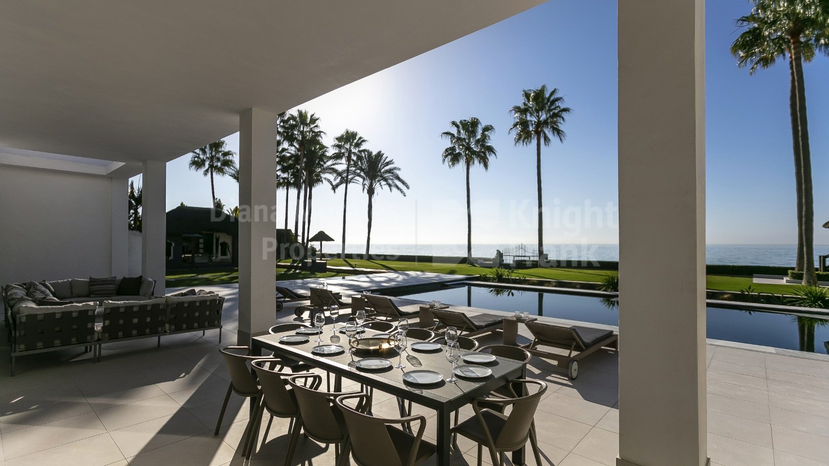Los Monteros, Impressive frontline beach villa for rent