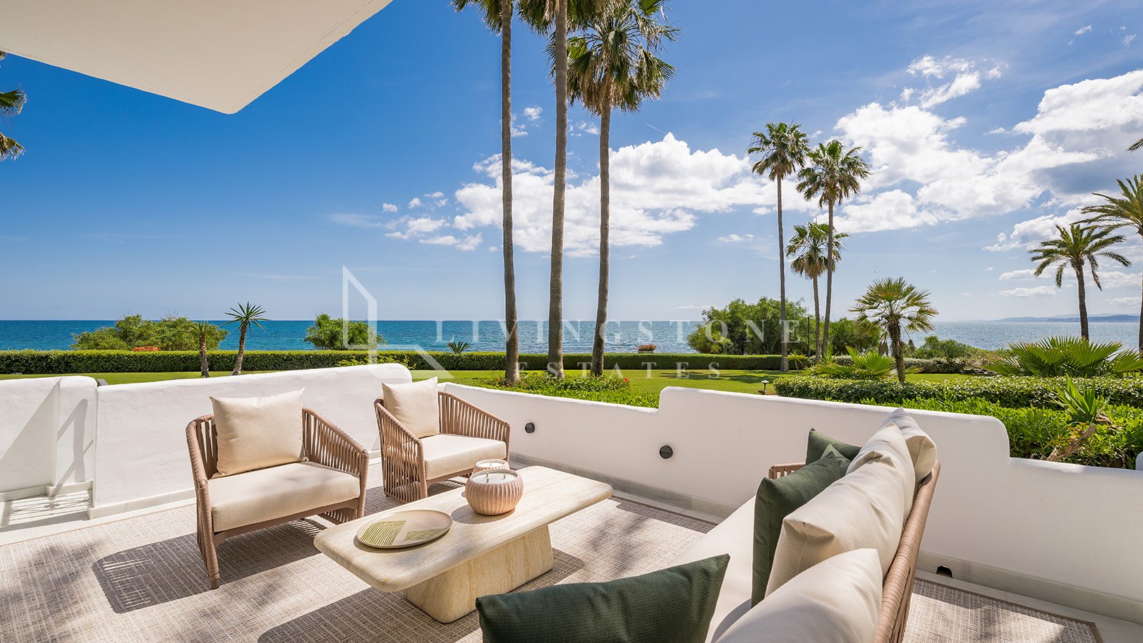 Renovated Beachfront Ground-Floor Apartment in Alcazaba Beach, Estepona