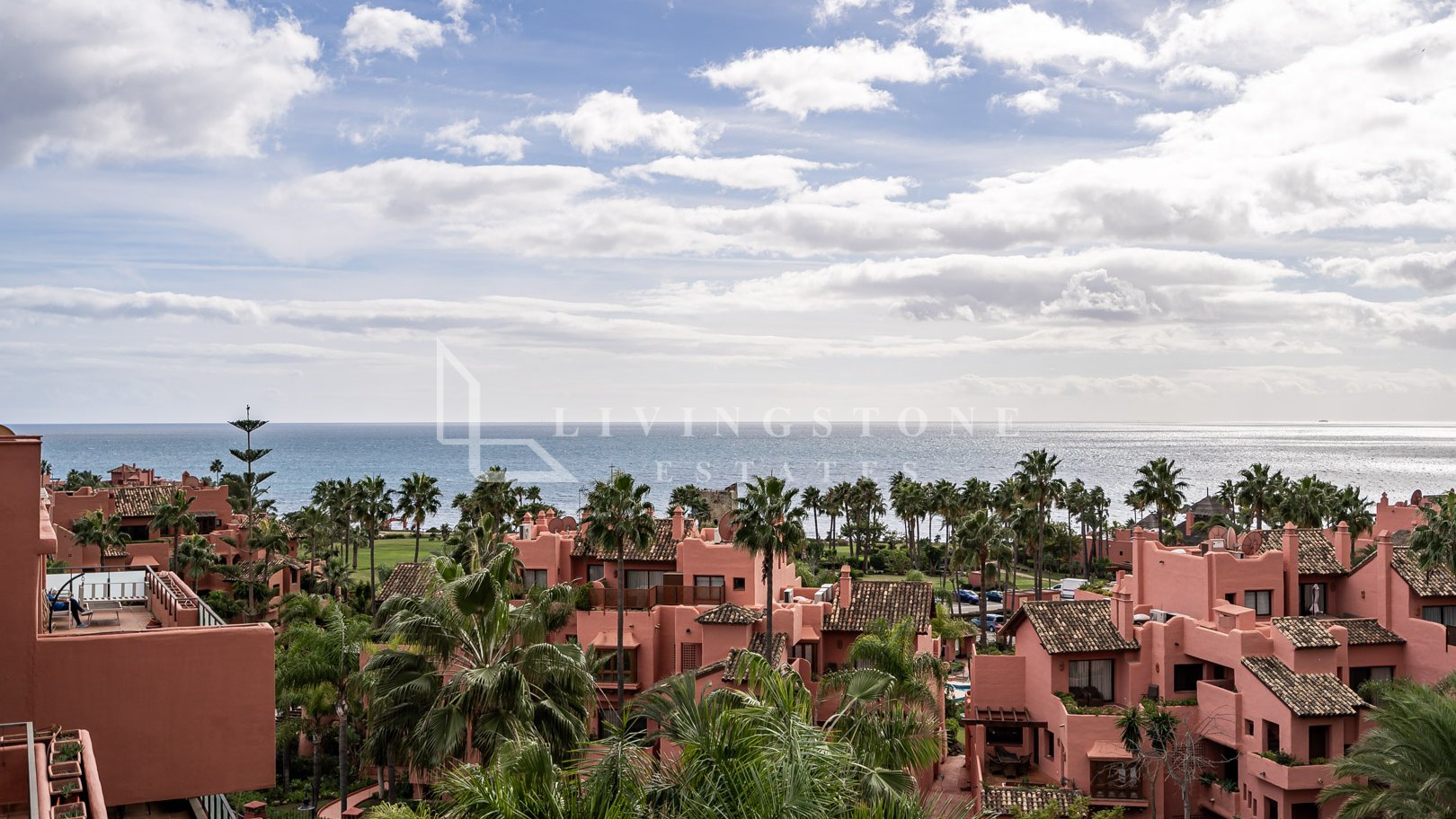 Fully renovated beachside penthouse with spectacular sea views!