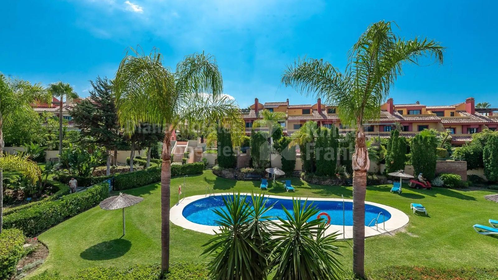Jardines de Doña Maria, Spacious townhouse for rent on the Golden Mile