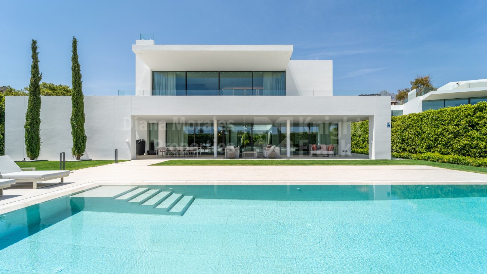 Marbella Golden Mile, Villa Zero, a bright and sophisticated villa on the Golden Mile