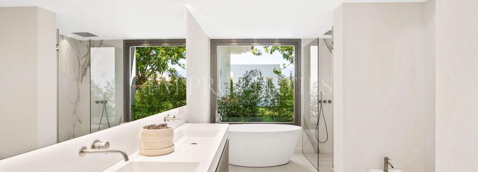Villa  in El Paraiso, Estepona East, Estepona