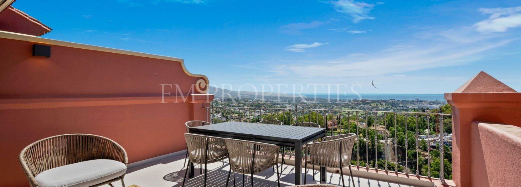 Penthouse  in Monte Halcones, Benahavis